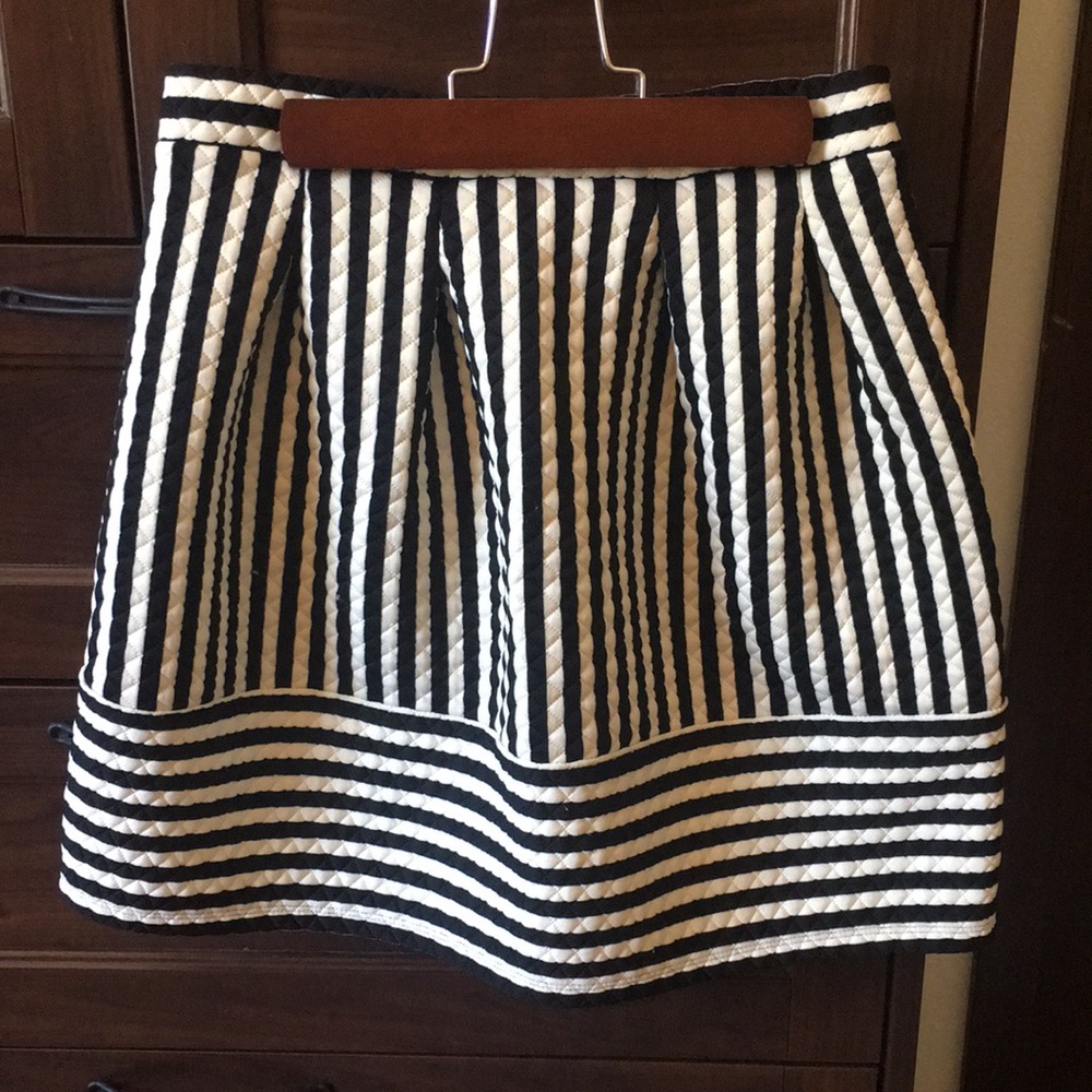 Black and white above knee skirt